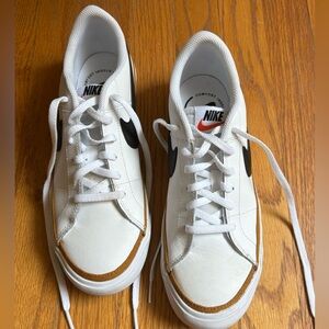 Nike Court Legacy - excellent like new- youth size 7